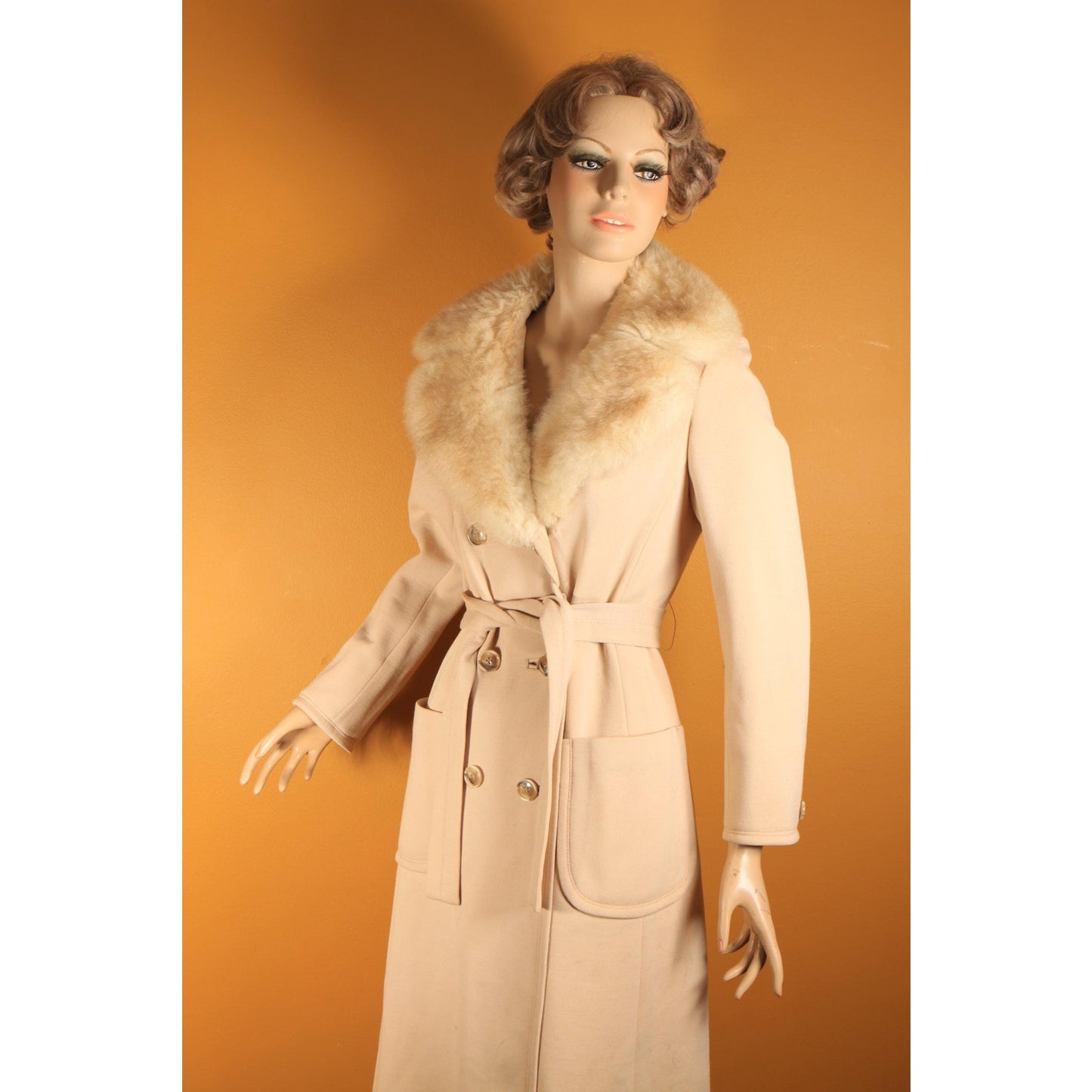 1970s Cream Tan Long Sleeve Button Up Fox Fur Collar Wool Coat by Fashionbilt -S-M