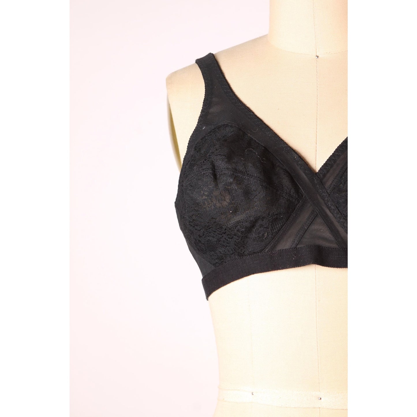 1970s Sheer Black Floral Lace Lift Criss Cross Bra by Montgomery Ward-38B
