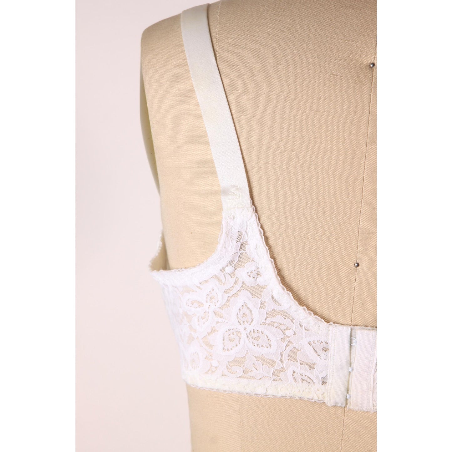 1980s Sheer White Lace Bow Detail Bra by Bali-38D