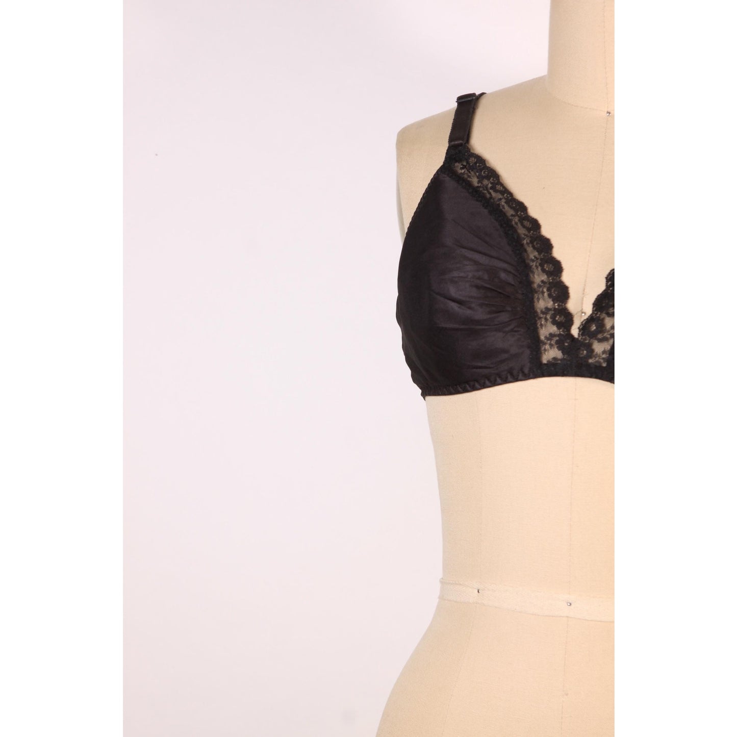 1970s 1980s Black Light Padding Sheer Lace Trim Bra-36C