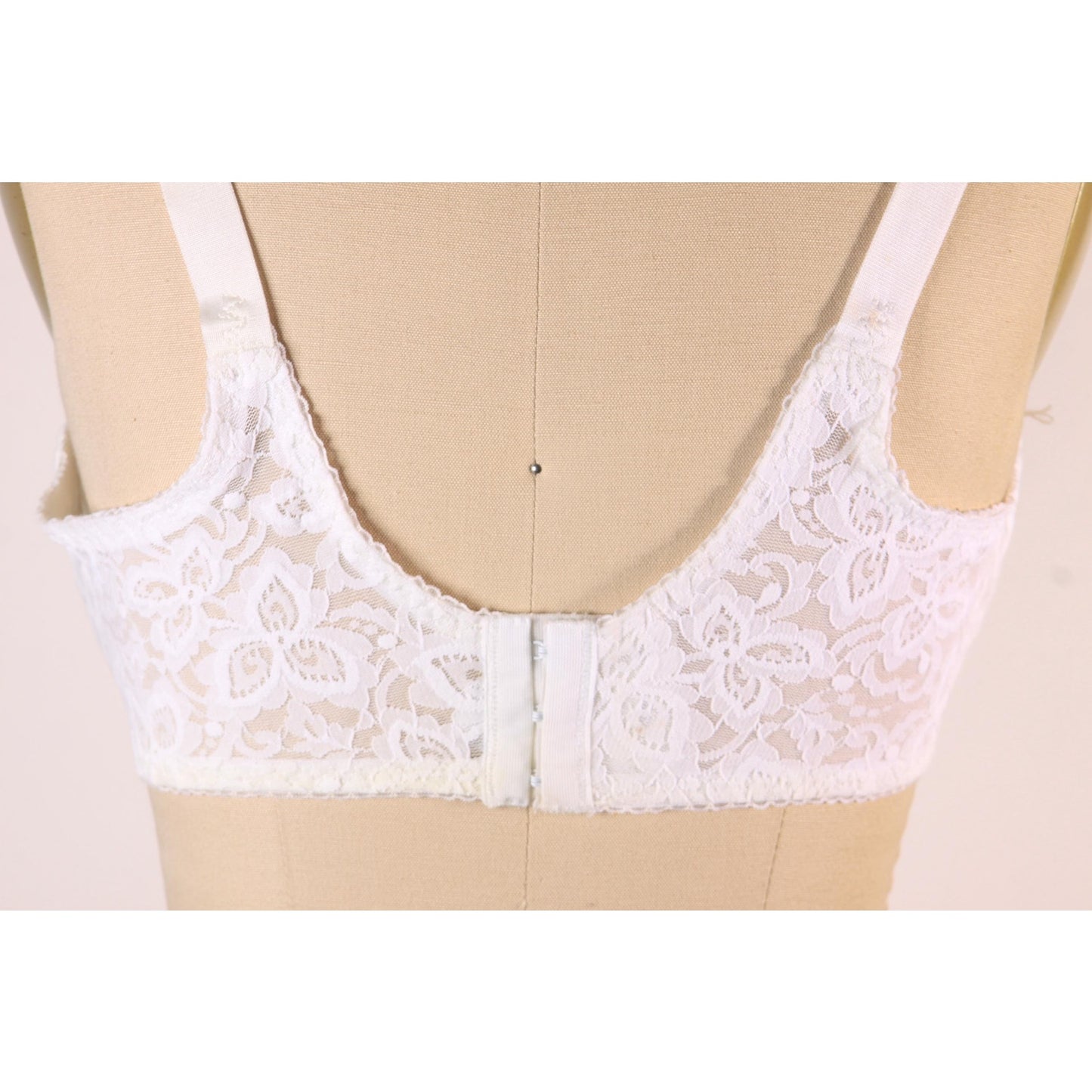 1980s Sheer White Lace Bow Detail Bra by Bali-38D