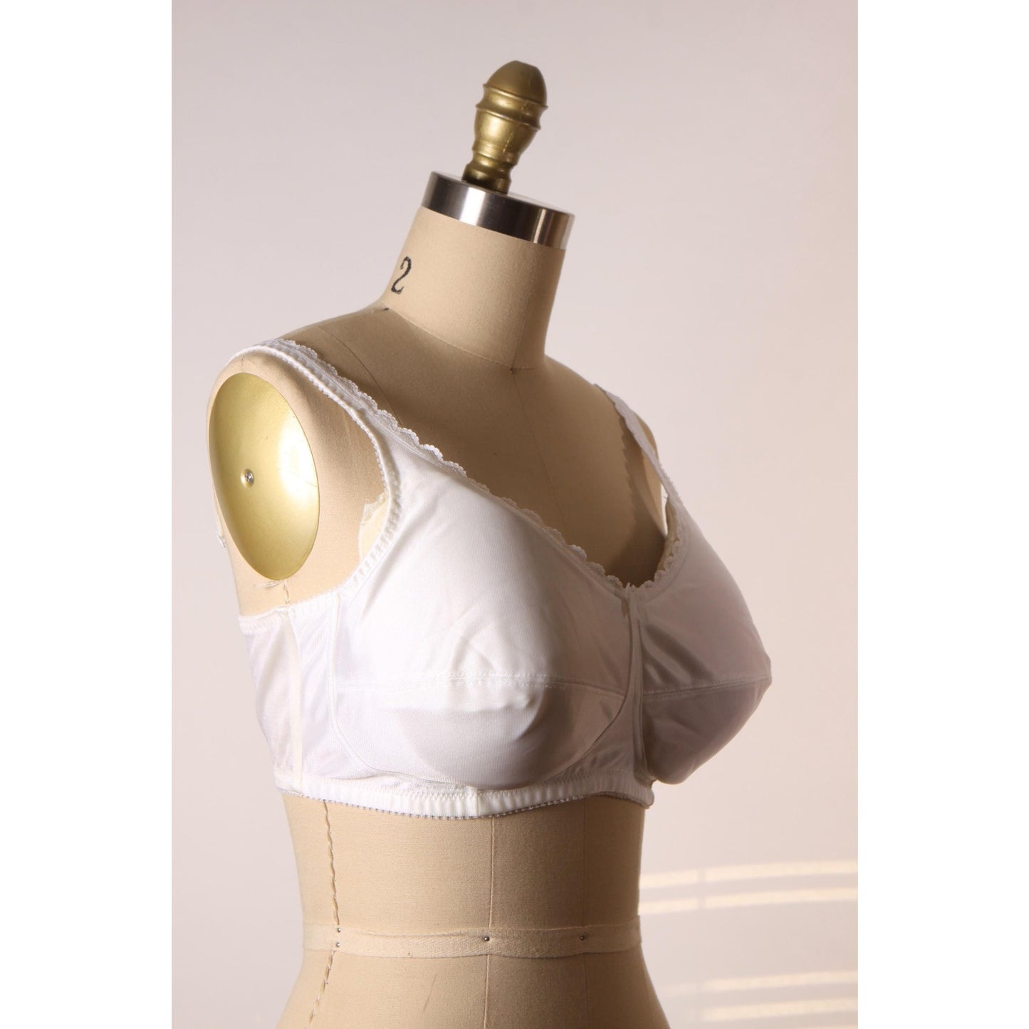 1980s White Lace Trim Bow Detail Bra by Classique-38D