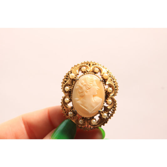 1950s 1960s Pink and Cream Cameo Gold Tone Metal Faux Pearl Pendant Brooch by Florenza