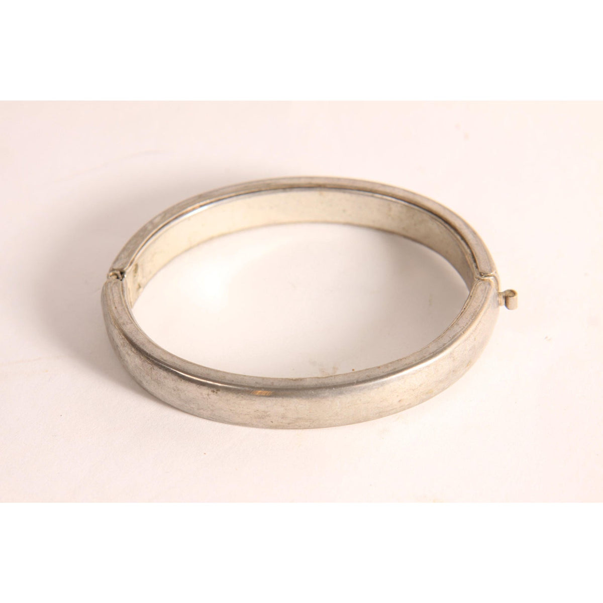 1950s 1960s Silver Tone Metal Hinged Bracelet