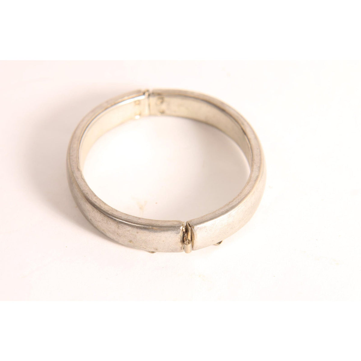 1950s 1960s Silver Tone Metal Hinged Bracelet