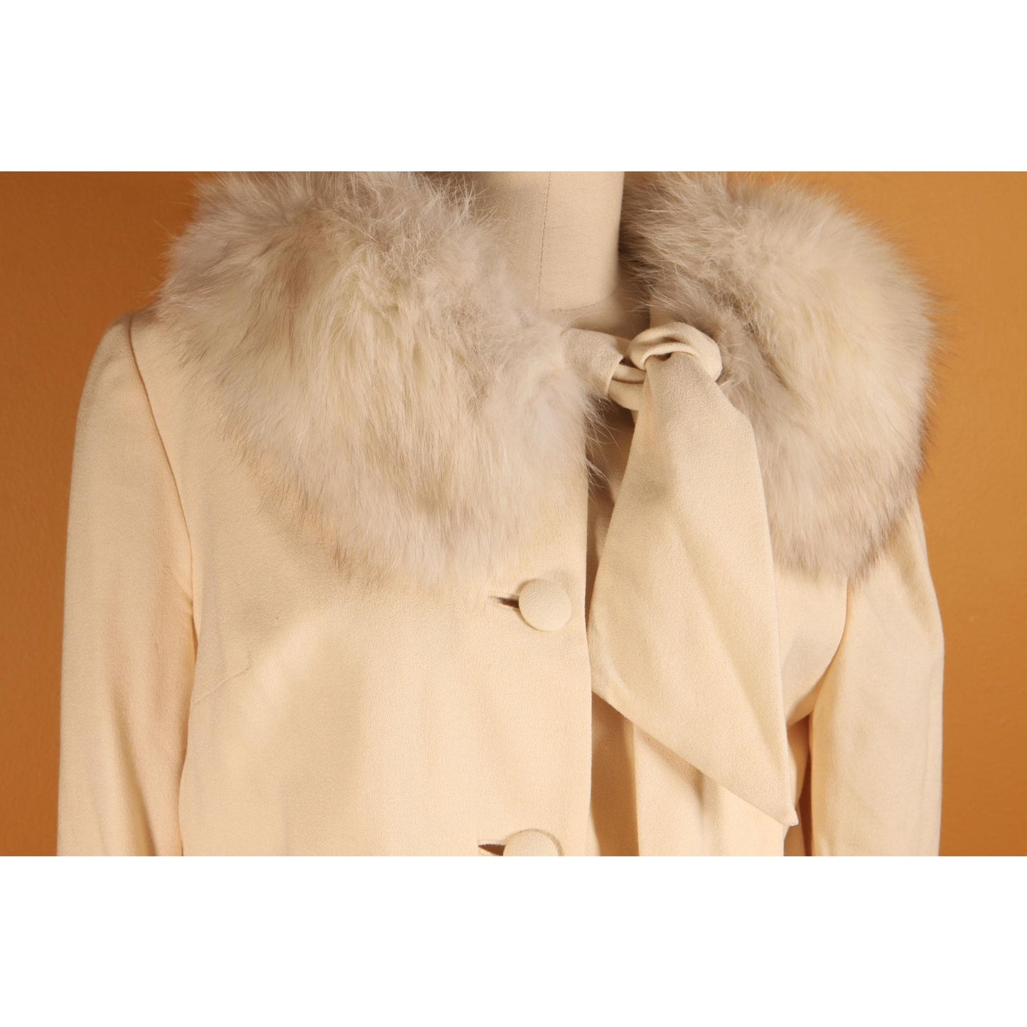 Early 1960s Cream Off White Button Down Fox Fur Scarf Collar Long Sleeve Suit Jacket by Lilli Ann -M-L