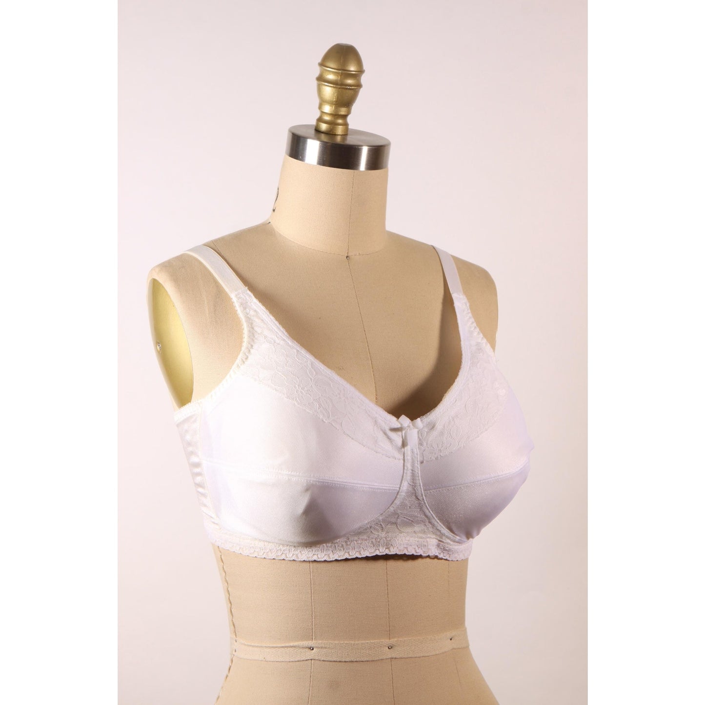 1970s White Floral Lace Trim Bow Detail Bra-40C