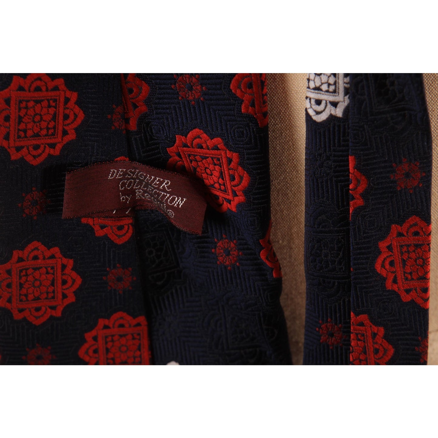 1970s Navy Blue, White and Red Patterned Wide Necktie Tie by Regal