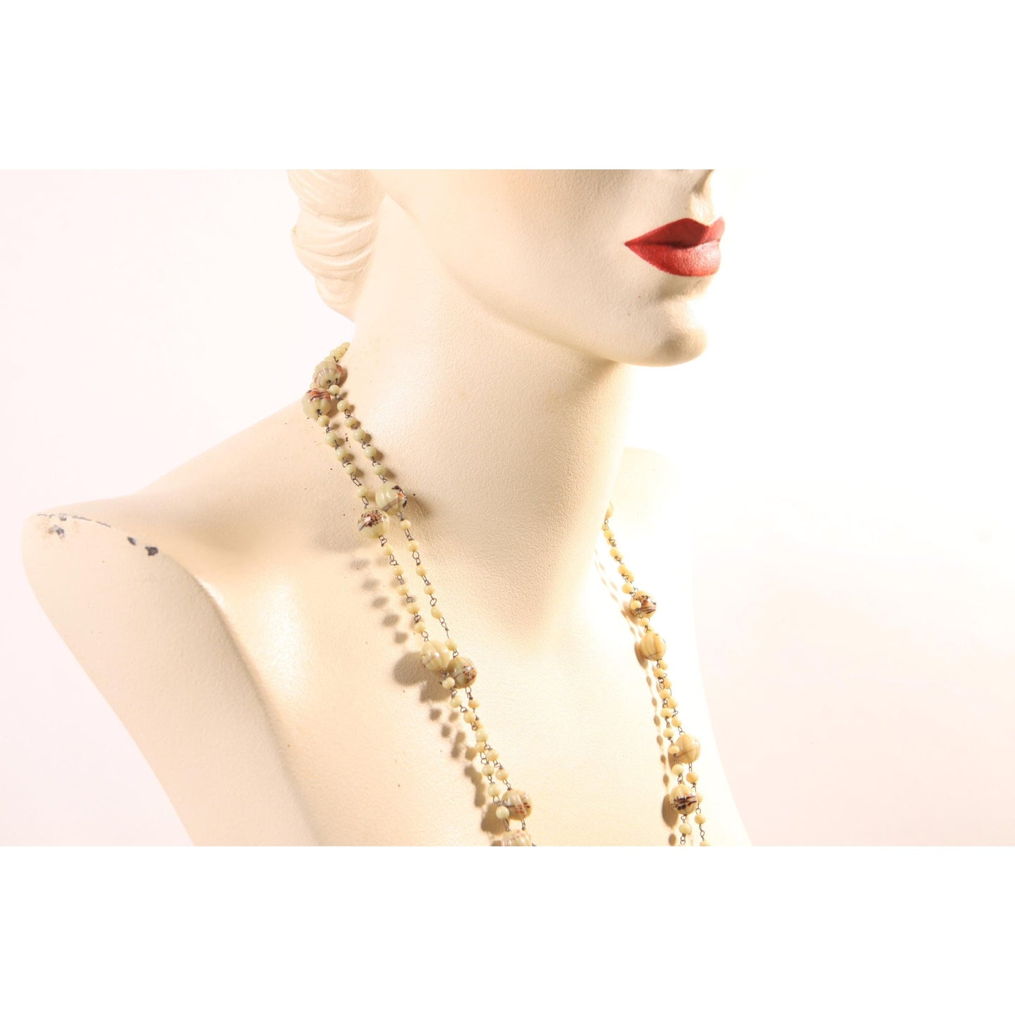 1920s Glass Beaded Cream and Brown Swirl Single Strand Necklace