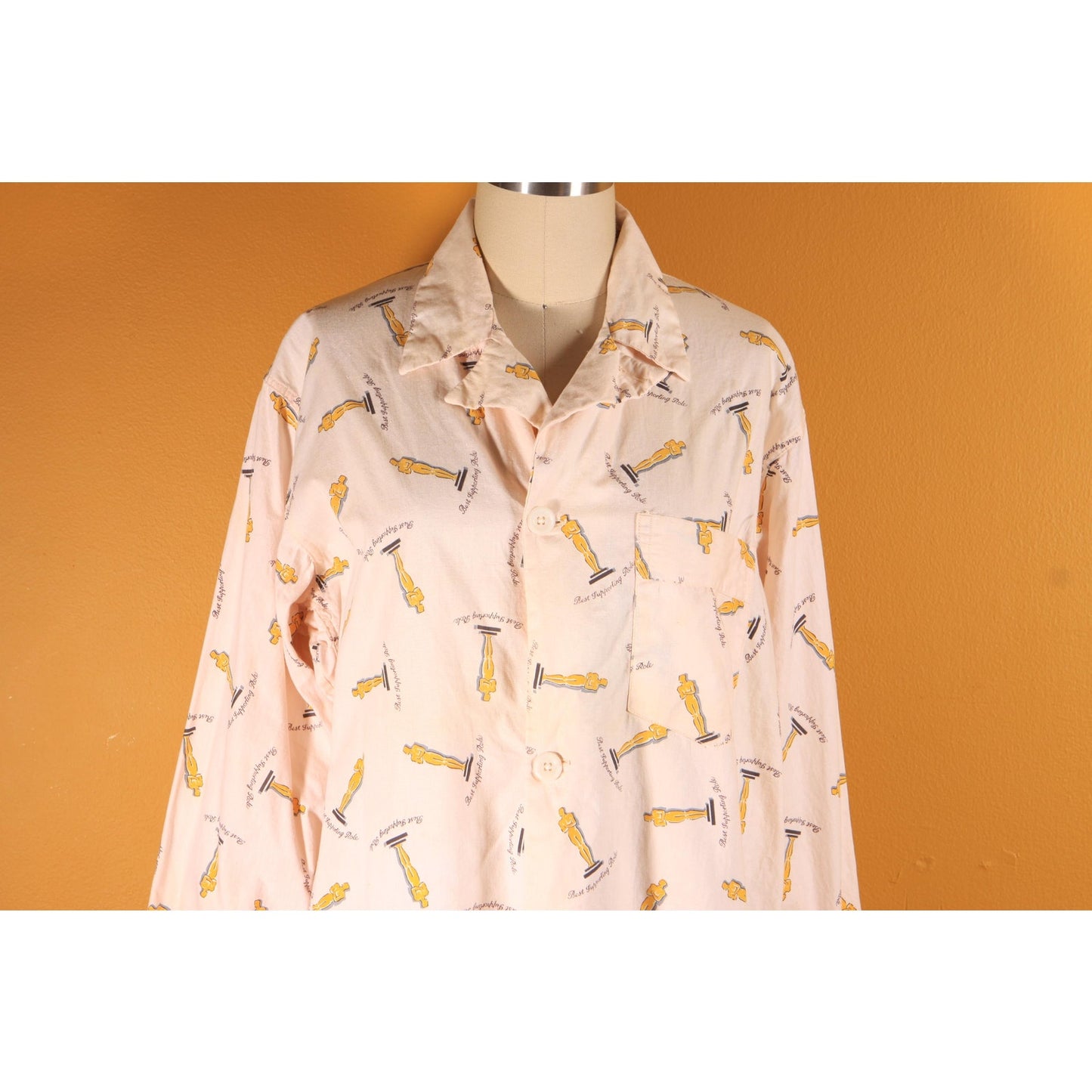 1950s Novelty Cream Pink, Gold and Black Best Supporting Role Oscar Mens Pajama Top by Pleetway - XL