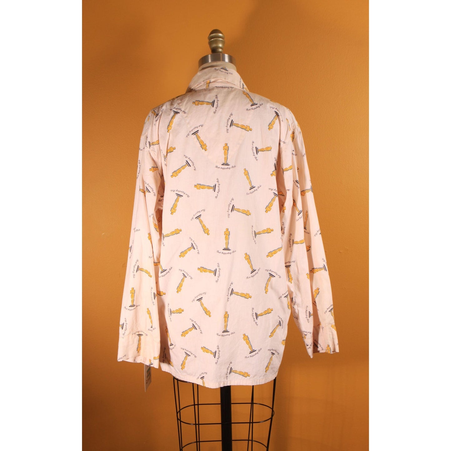 1950s Novelty Cream Pink, Gold and Black Best Supporting Role Oscar Mens Pajama Top by Pleetway - XL