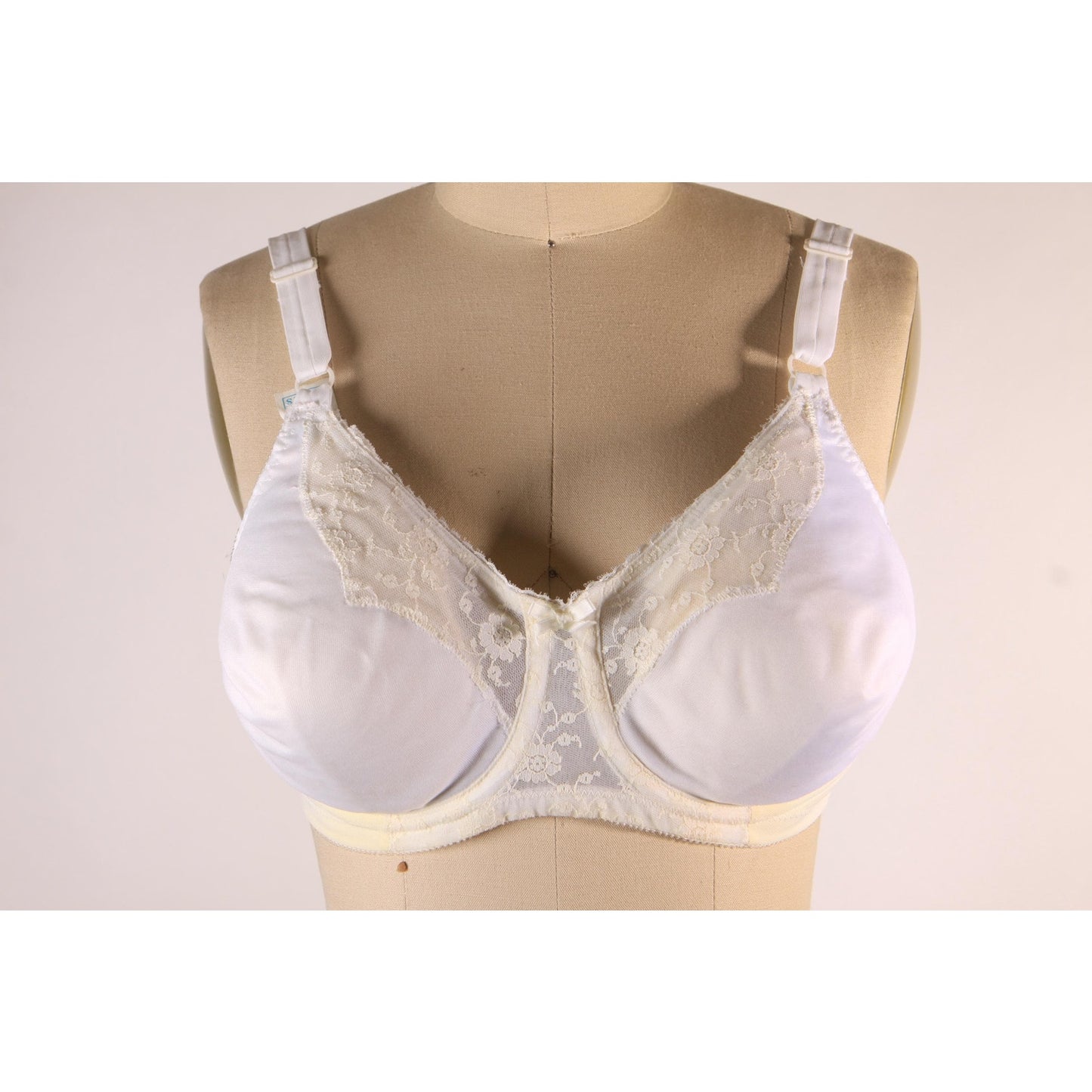 1970s White Lace Trim Bow Detail Bra by Support Can Be Beautiful-38C