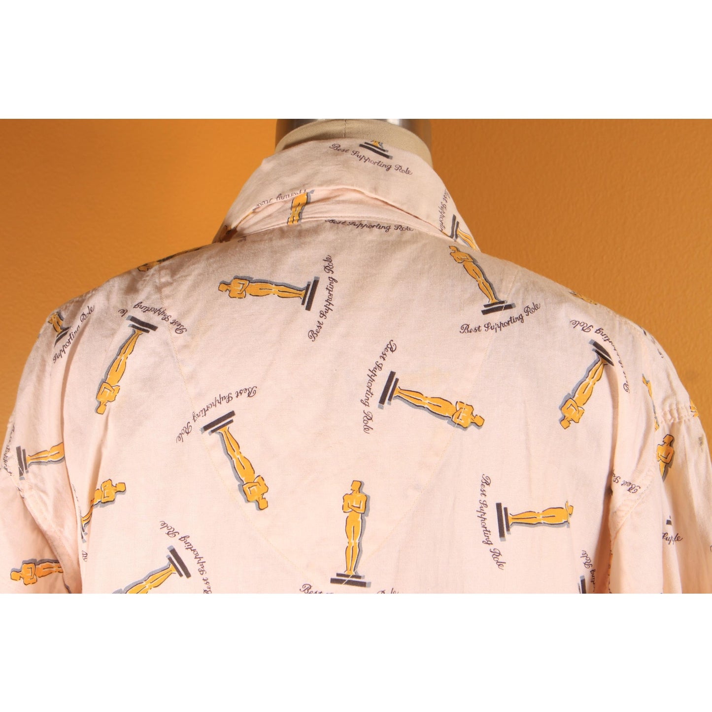 1950s Novelty Cream Pink, Gold and Black Best Supporting Role Oscar Mens Pajama Top by Pleetway - XL