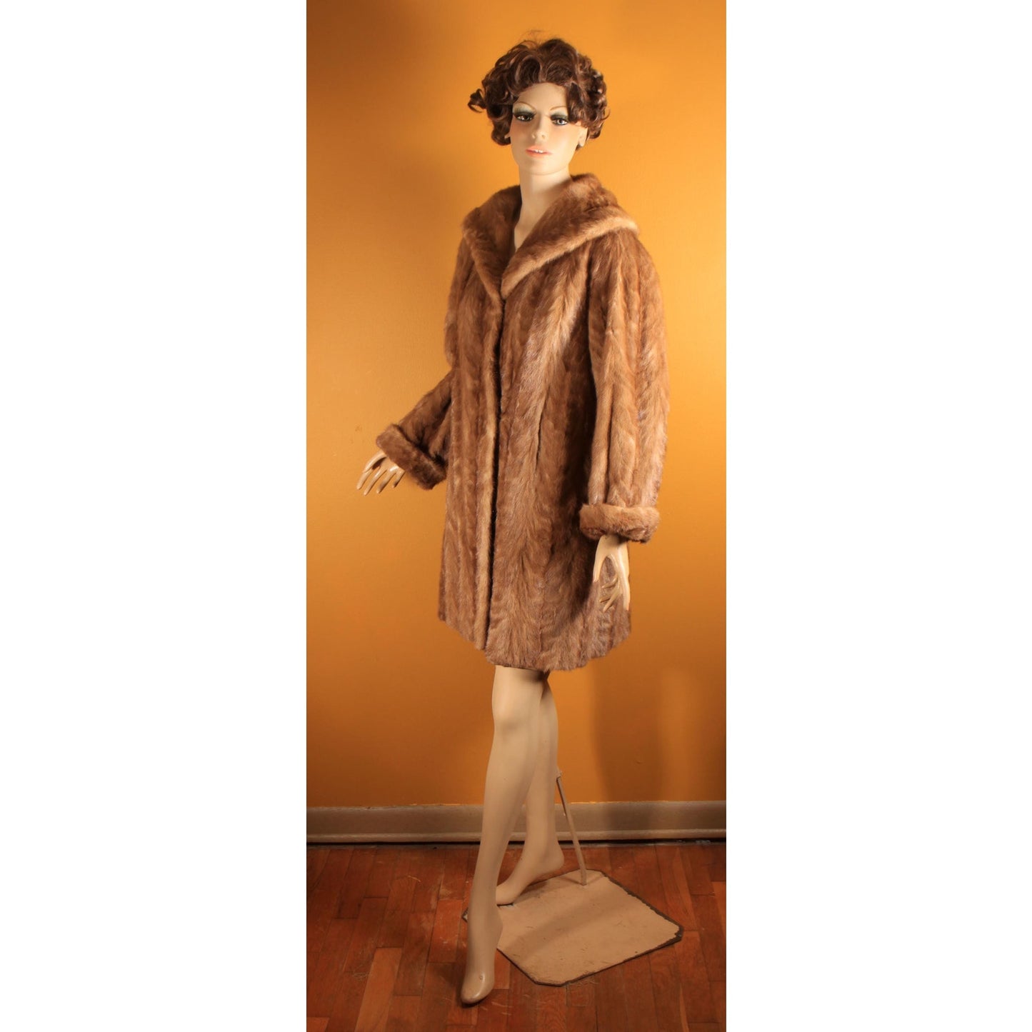 1950s Honey Brown Long Sleeved Mink Fur Coat by McDaniel's -M-L