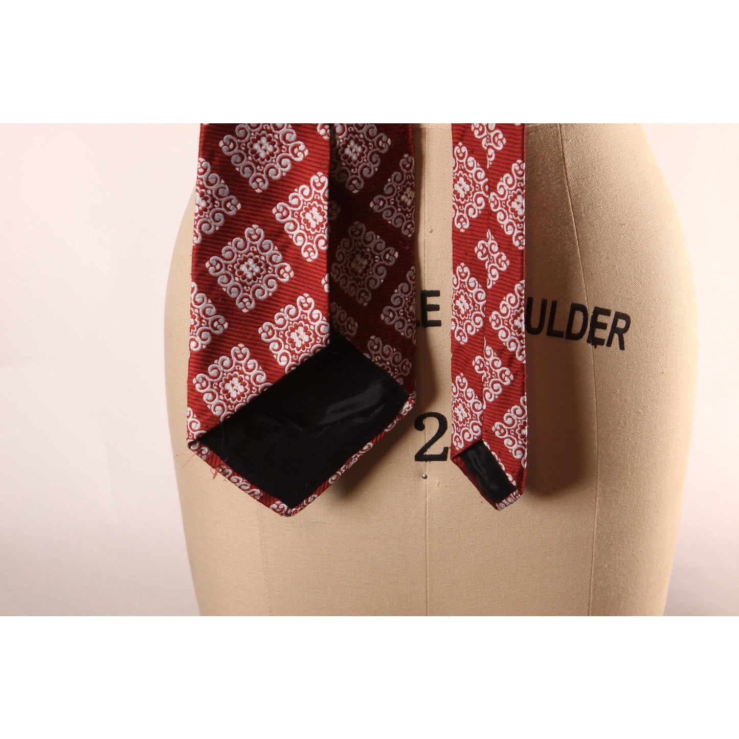 1970s Dark Red and White Geometric Swirl Wide Necktie Tie by Tie Rack