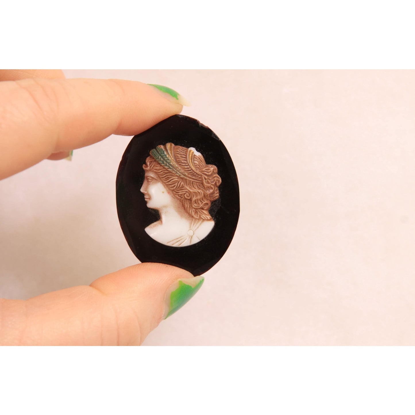1930s 1940s Black, Cream and Brown Cameo Brooch