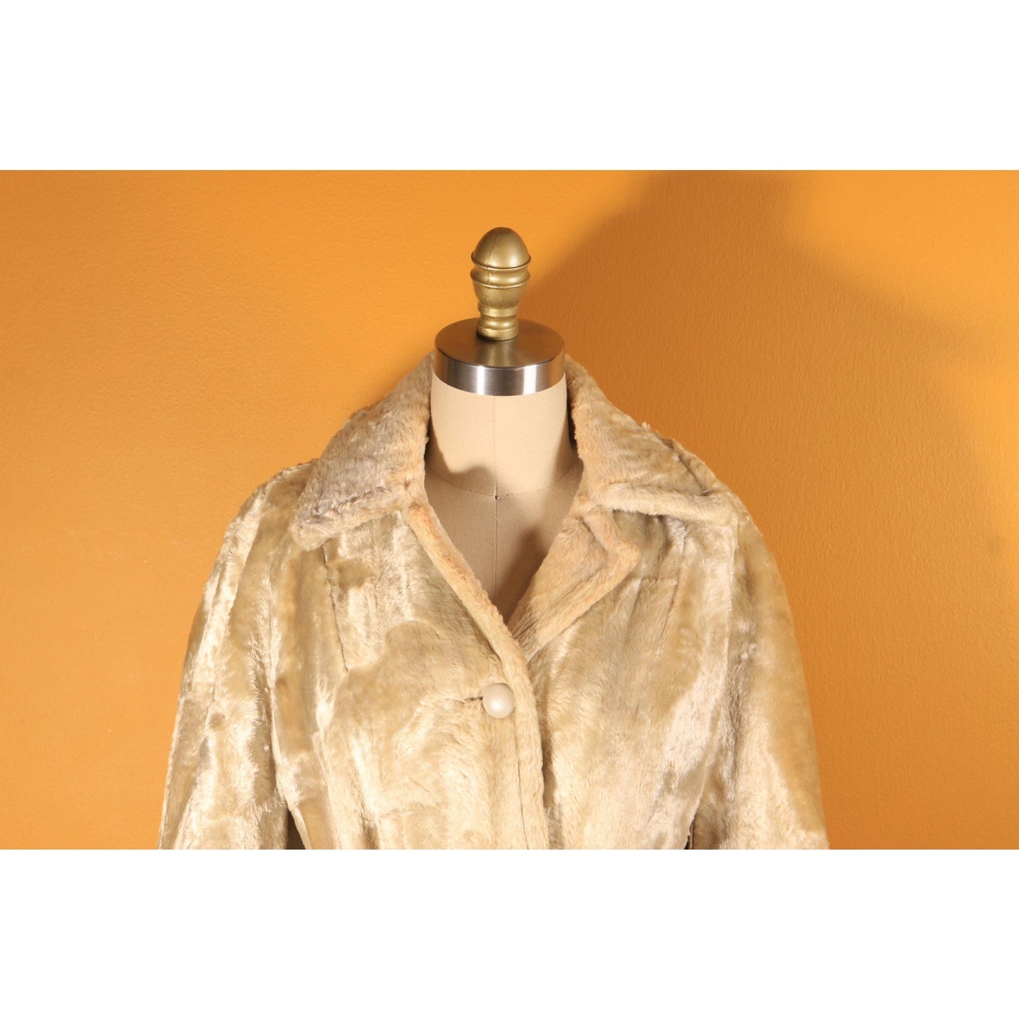 1960s Cream Off White Faux Fur Crushed Velvet Fitted Cape Coat by Betty Rose
