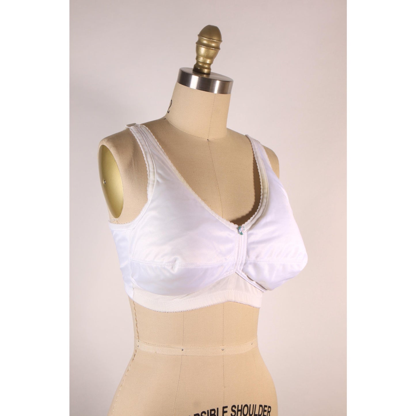 1970s White Floral Trim Detail Light Padded Bra