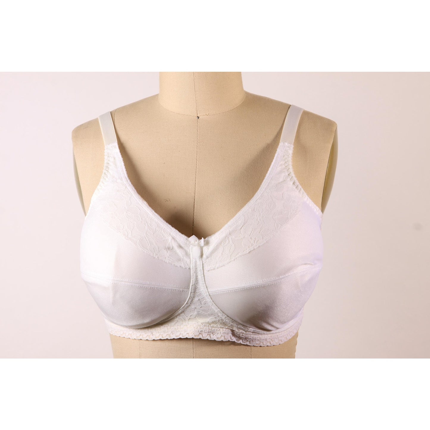 1970s White Floral Lace Trim Bow Detail Bra-40C