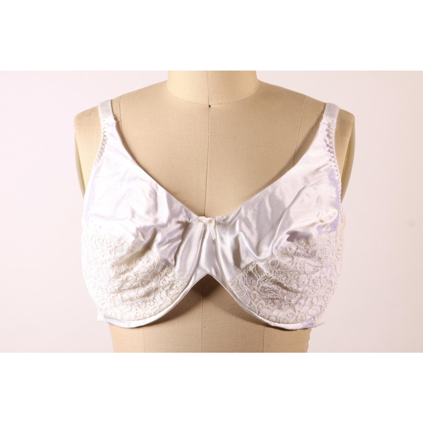 1970s 1980s White Sheer Floral Lace Bow Detail Bra by Rendezvous Maidenform-40C