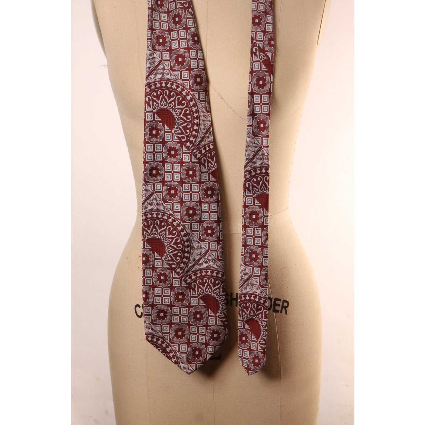 1970s Burgundy and White Patterned Polyester Wide Necktie Tie by Gentry Beau Brummell