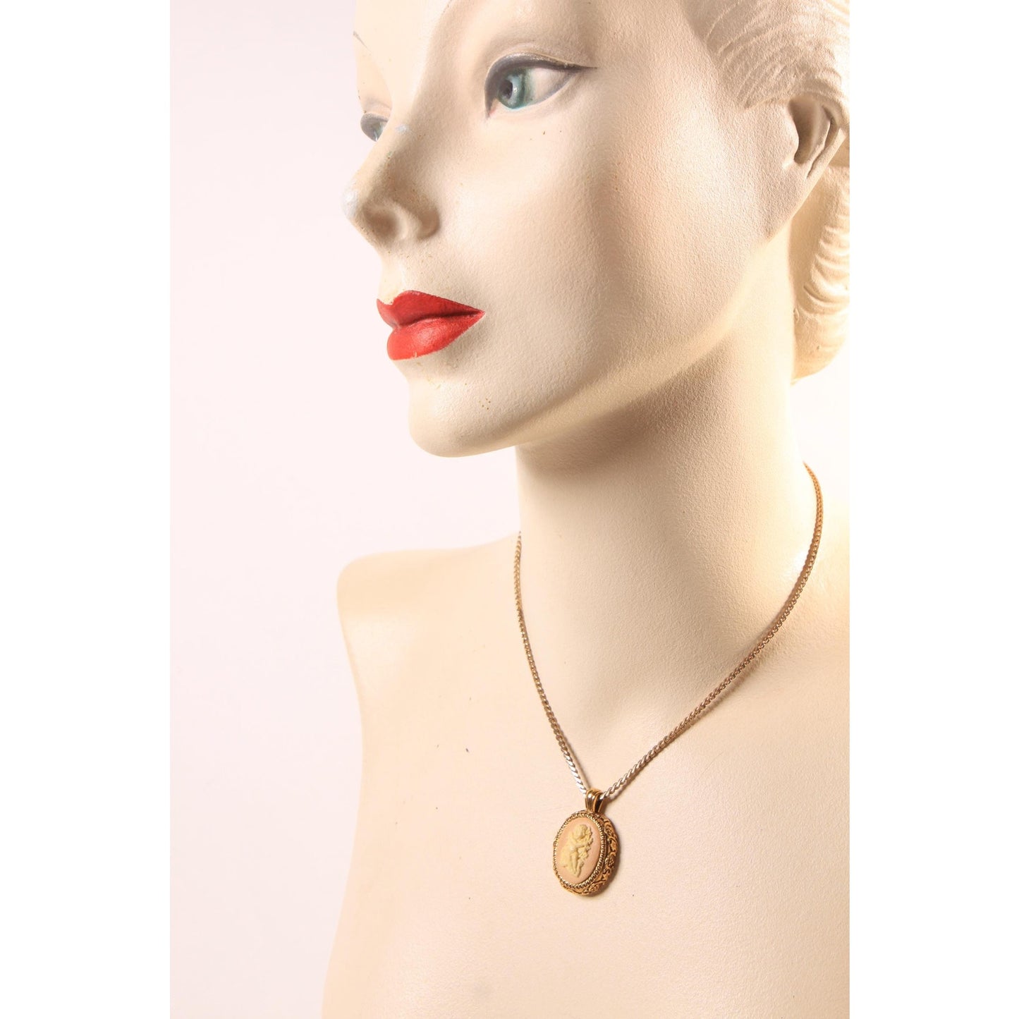 1970s Gold Tone Metal Pink and Cream Cherub Cameo Pendant Necklace