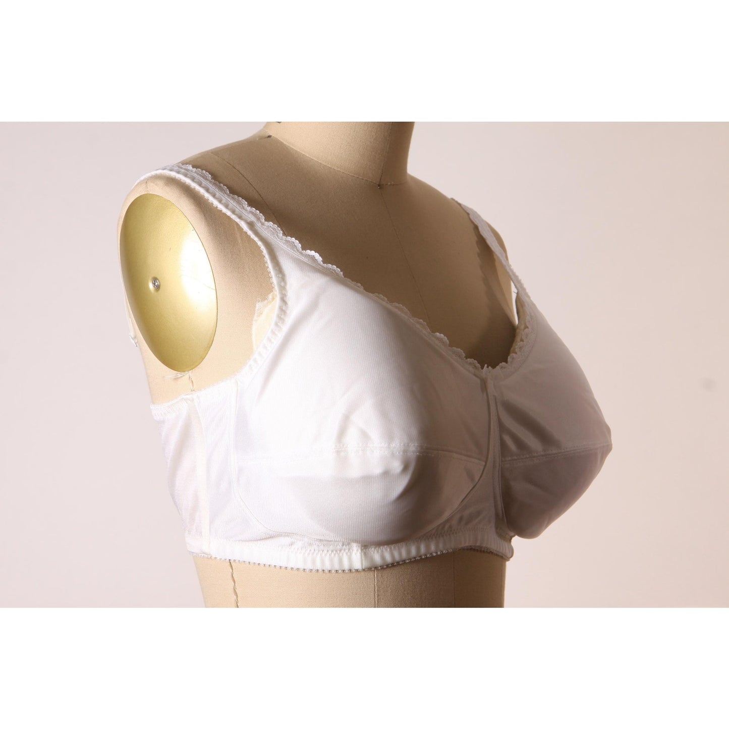 1980s White Lace Trim Bow Detail Bra by Classique-38D