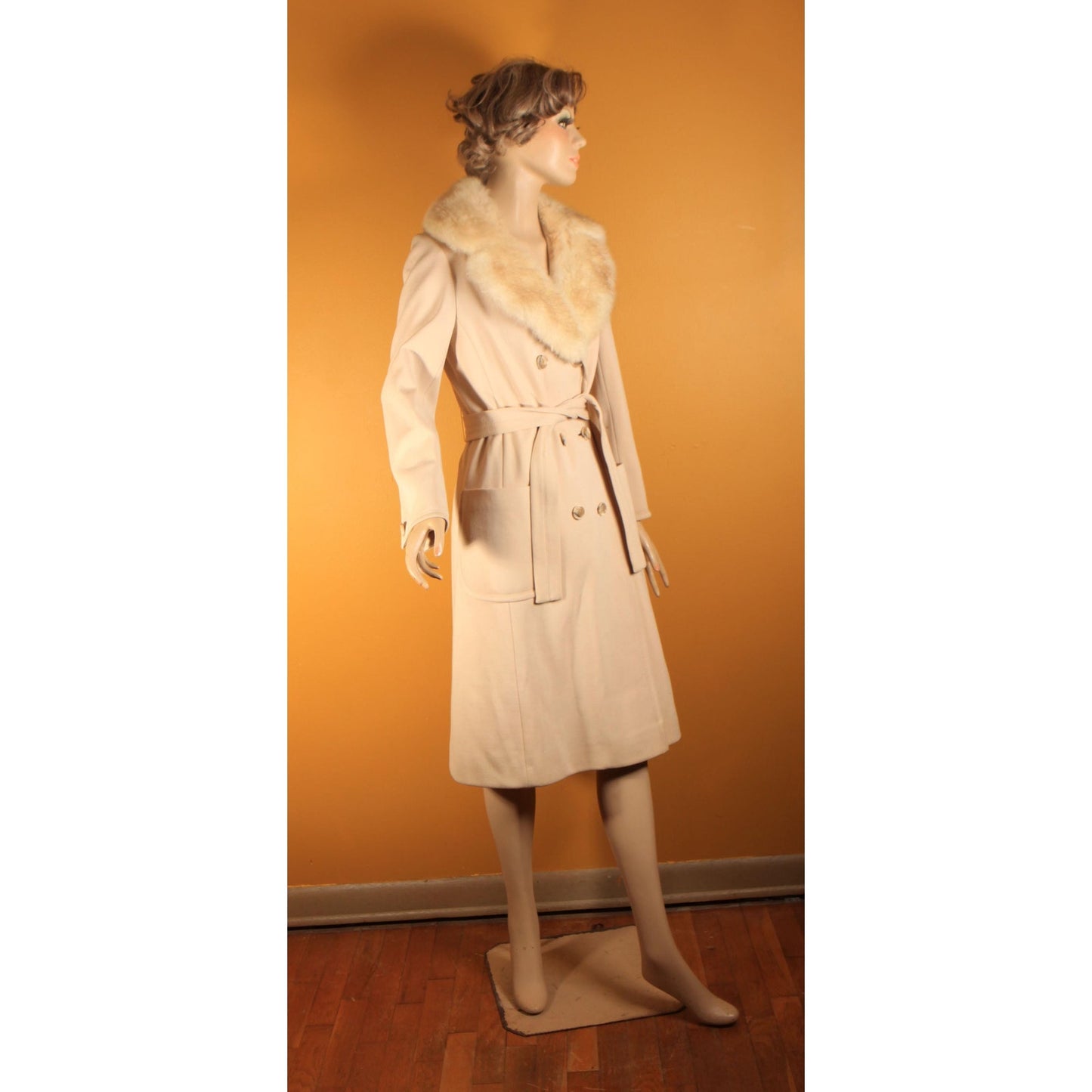 1970s Cream Tan Long Sleeve Button Up Fox Fur Collar Wool Coat by Fashionbilt -S-M