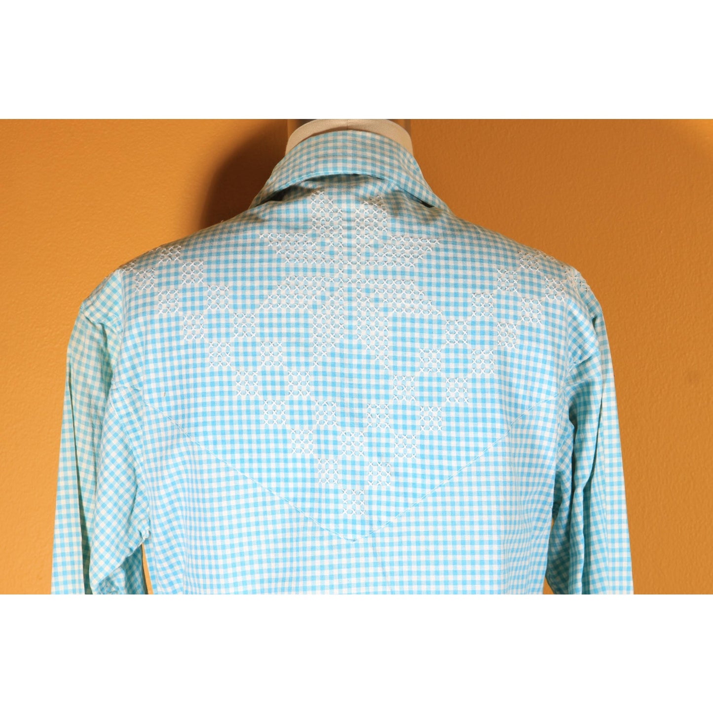 1970s Blue and White Needlepoint Pearl Snap Mens Long Sleeve Shirt -S