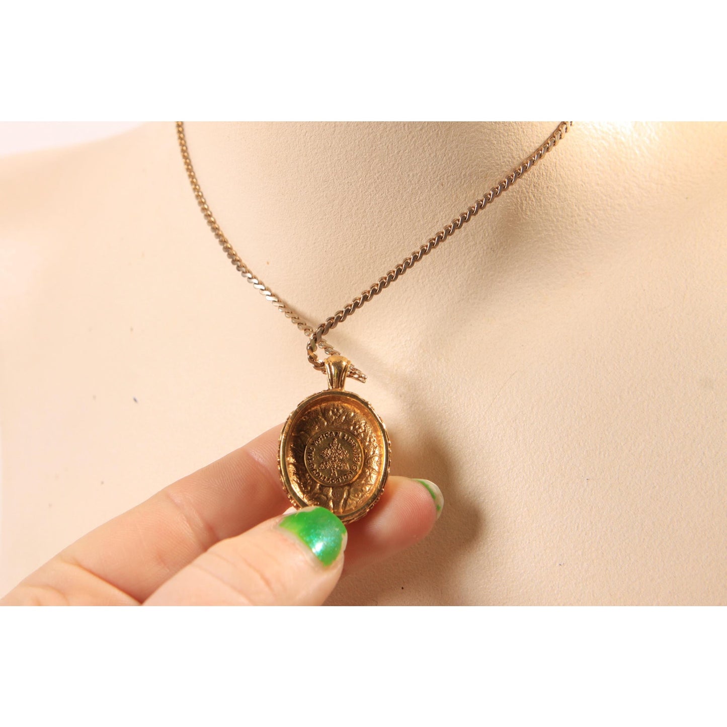1970s Gold Tone Metal Pink and Cream Cherub Cameo Pendant Necklace