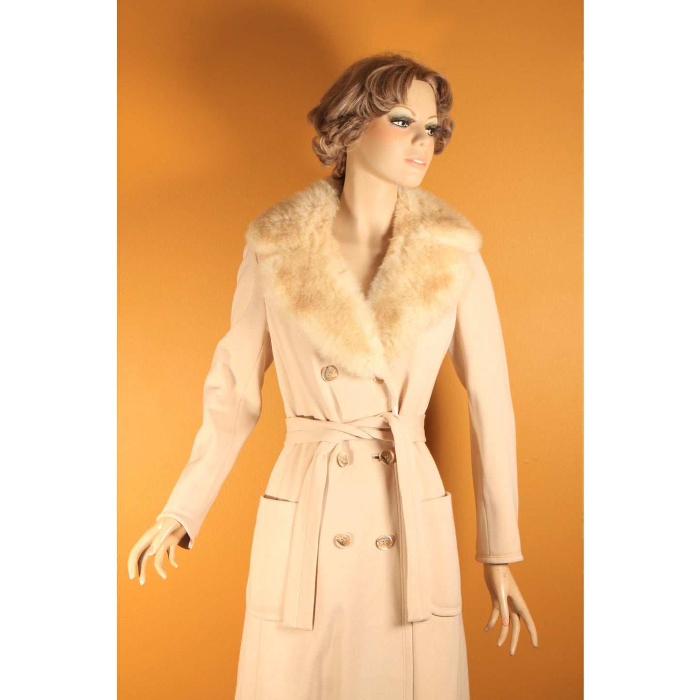 1970s Cream Tan Long Sleeve Button Up Fox Fur Collar Wool Coat by Fashionbilt -S-M