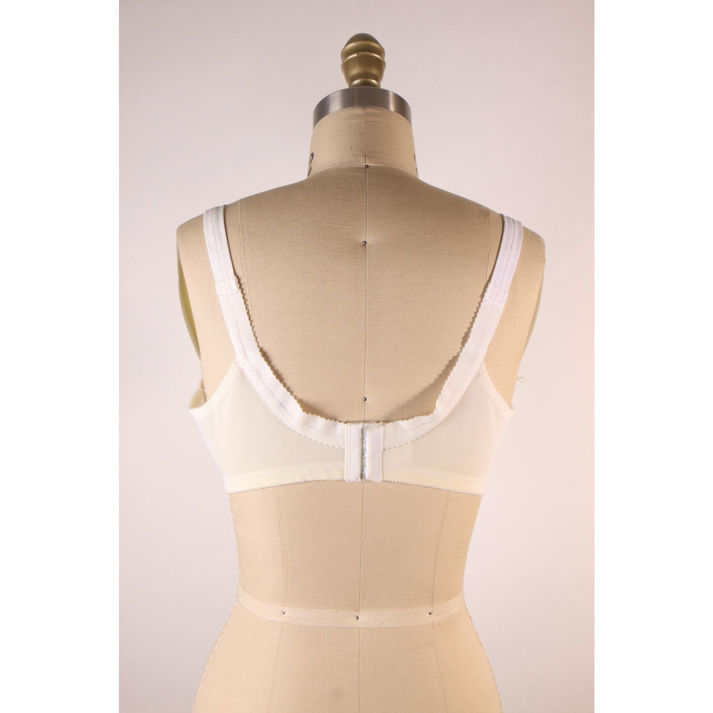 1970s White Lace Trim Bow Detail Bra by Support Can Be Beautiful-38C