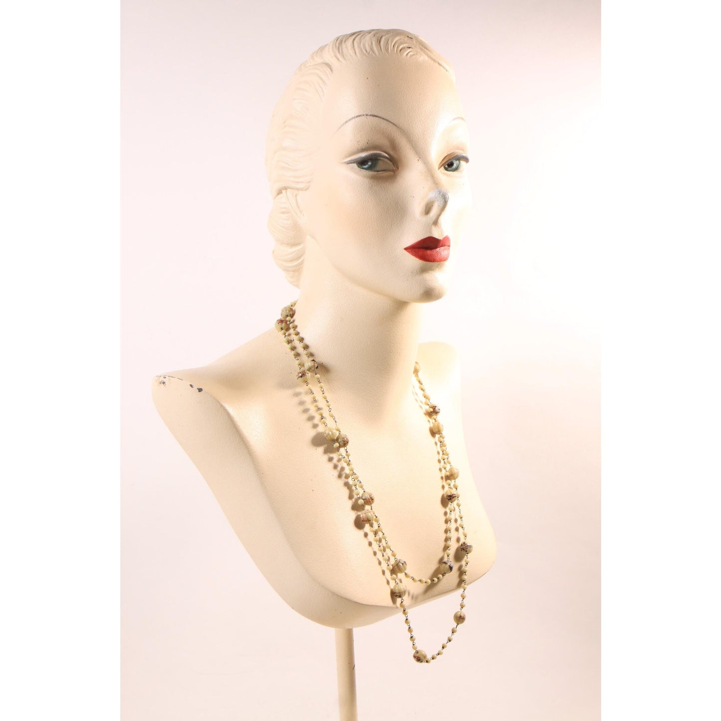 1920s Glass Beaded Cream and Brown Swirl Single Strand Necklace
