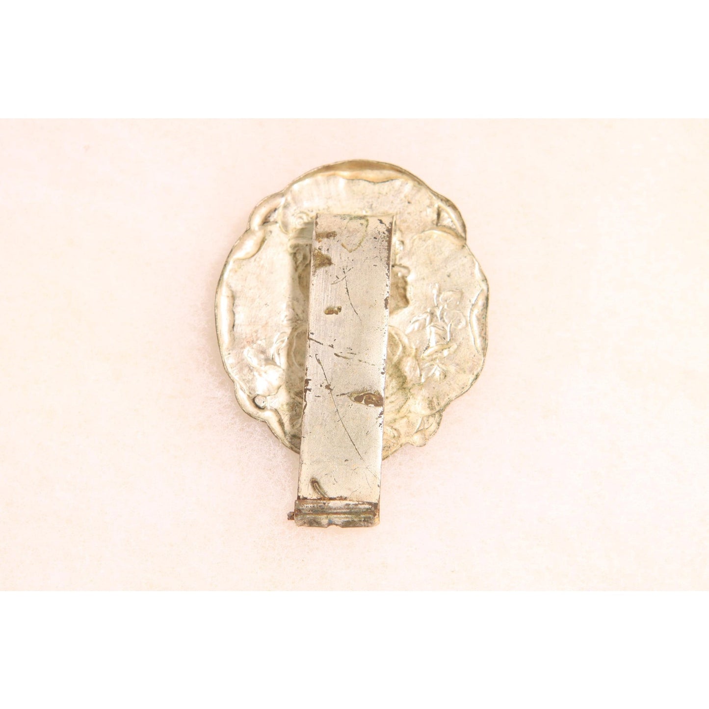 1930s Art Nouveau Silver Tone Metal Embossed Gibson Girl Belt Dress Clip