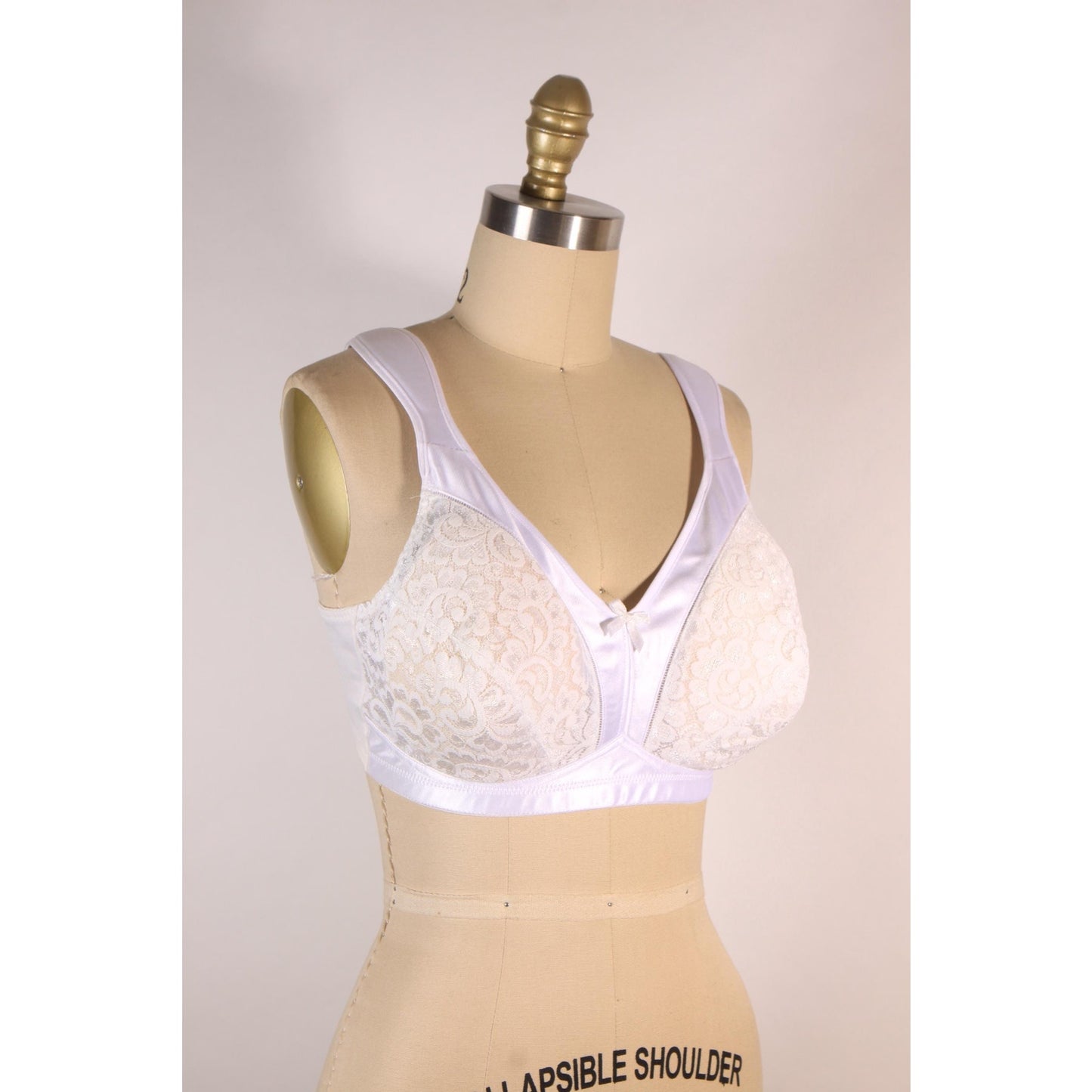 1980s White Sheer Lace Bow Detail Bra by Playtex 18 Hour-40C