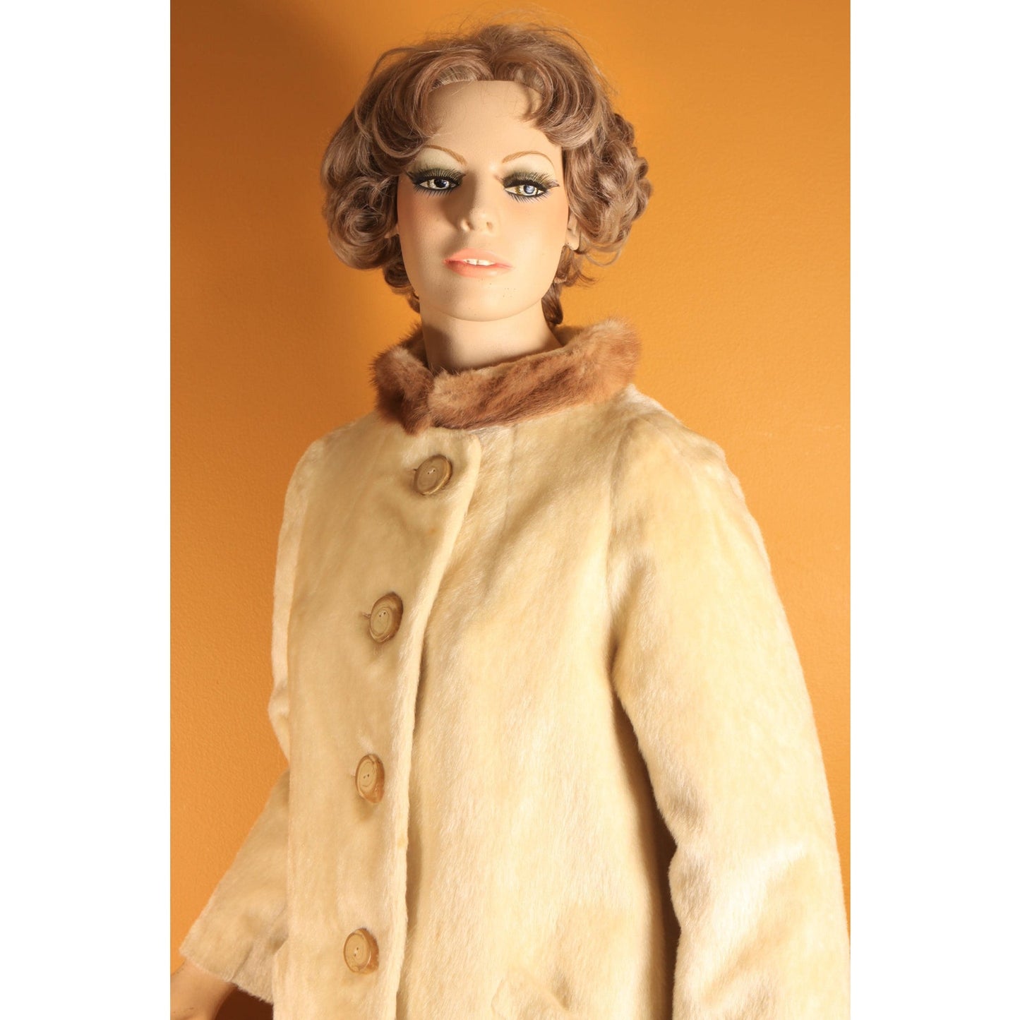1960s Cream Faux Fur Fuzzy Long Sleeve with Mink Fur Trim Collar Coat by Junior-Aire -M-L