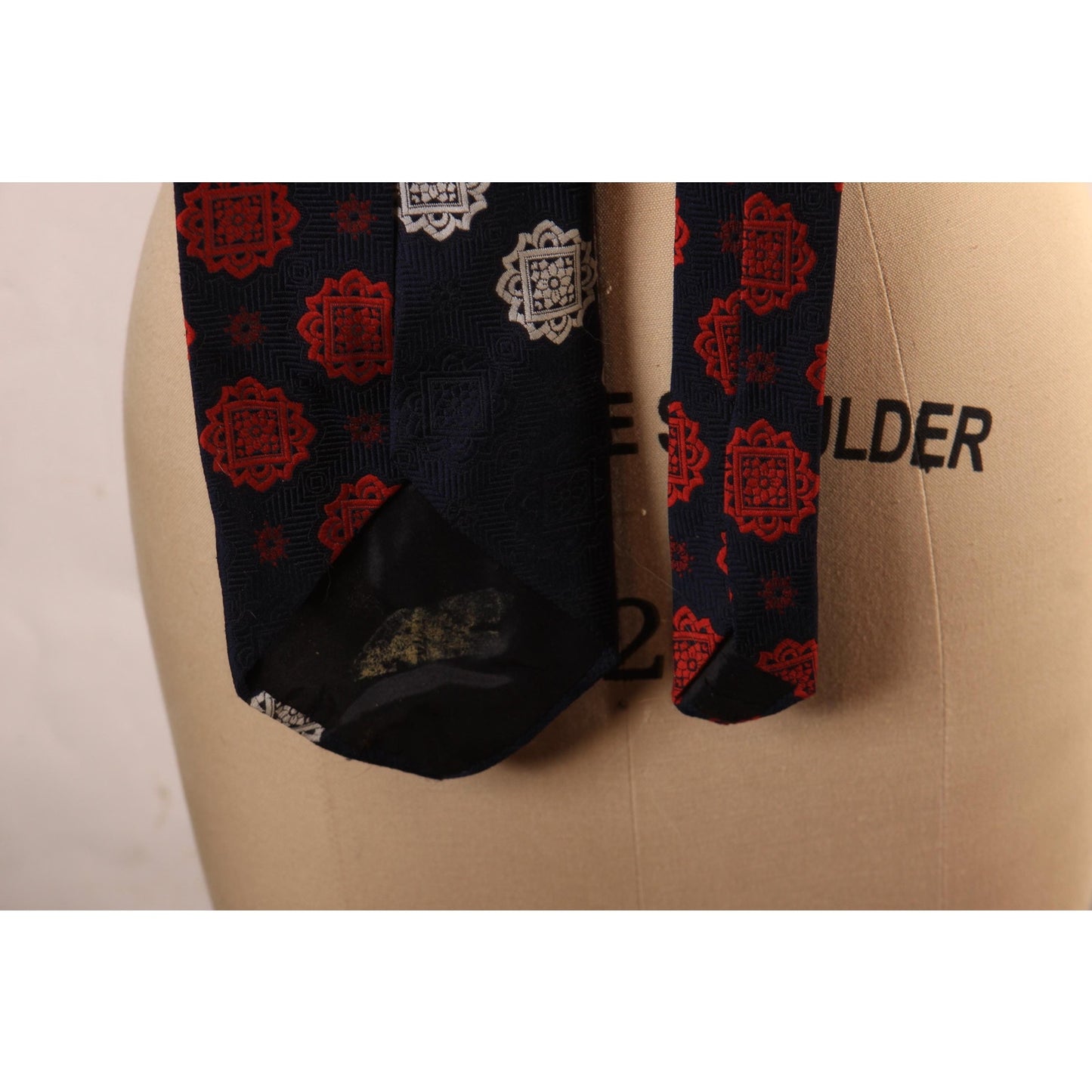 1970s Navy Blue, White and Red Patterned Wide Necktie Tie by Regal