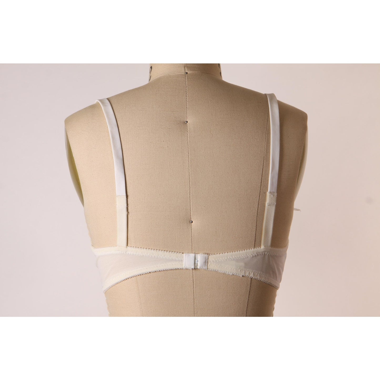 1970s White Foam Removable Cups Lace Trim Bow Detail Bra by Bali-38B