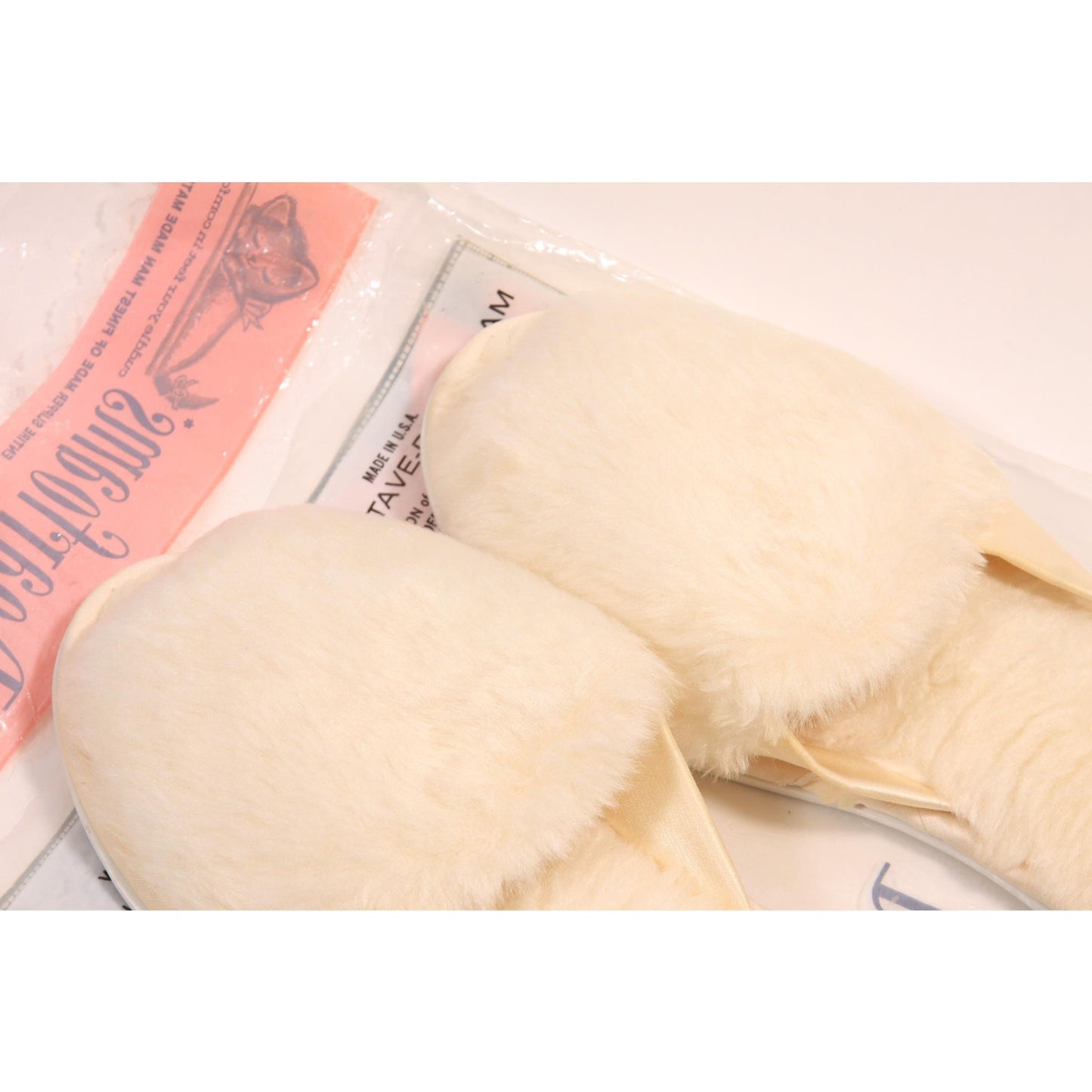 Deadstock 1950s 1960s Cream off White Fuzzy Faux Fur Slippers by Dearfoams-Size 6 1/2-7 1/2