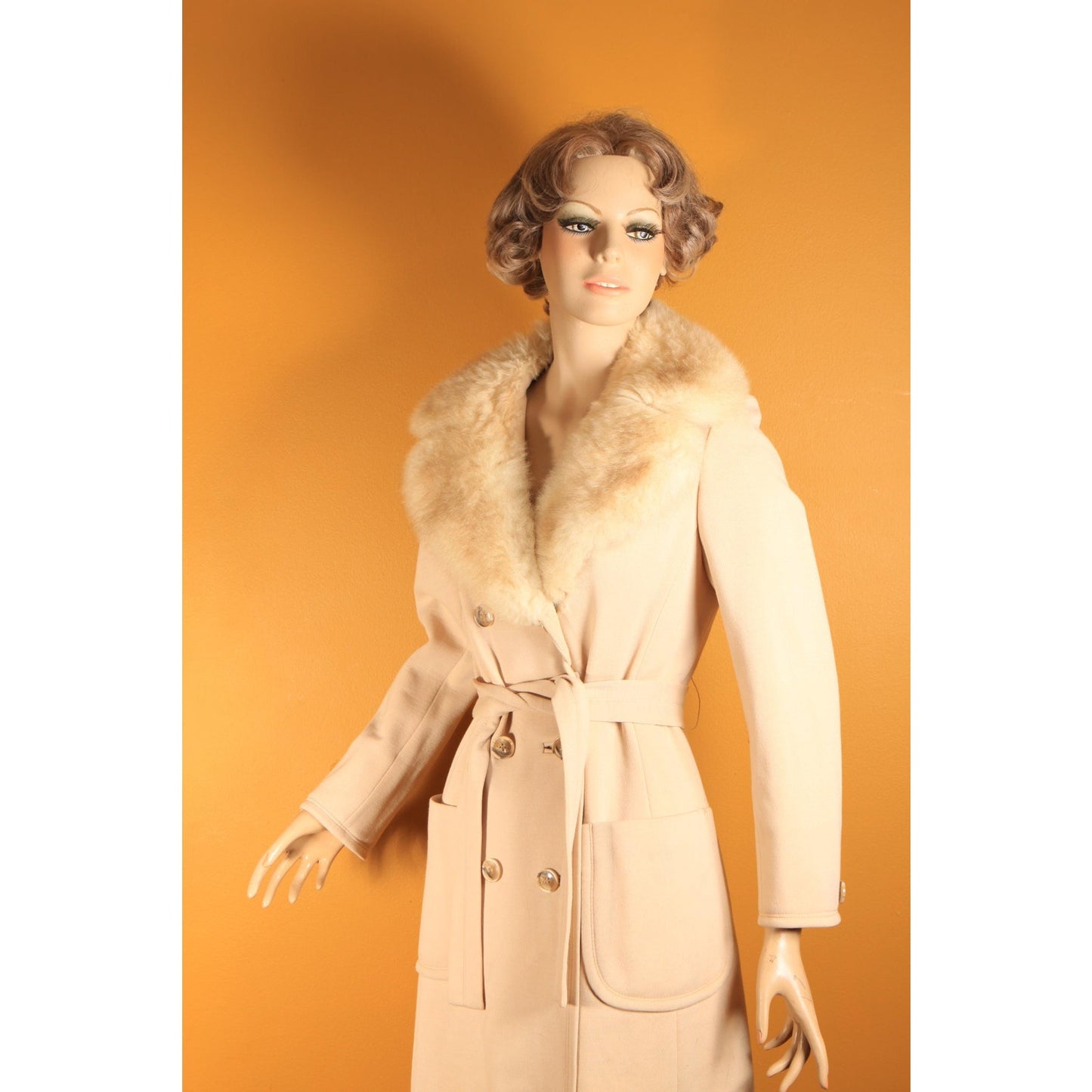 1970s Cream Tan Long Sleeve Button Up Fox Fur Collar Wool Coat by Fashionbilt -S-M
