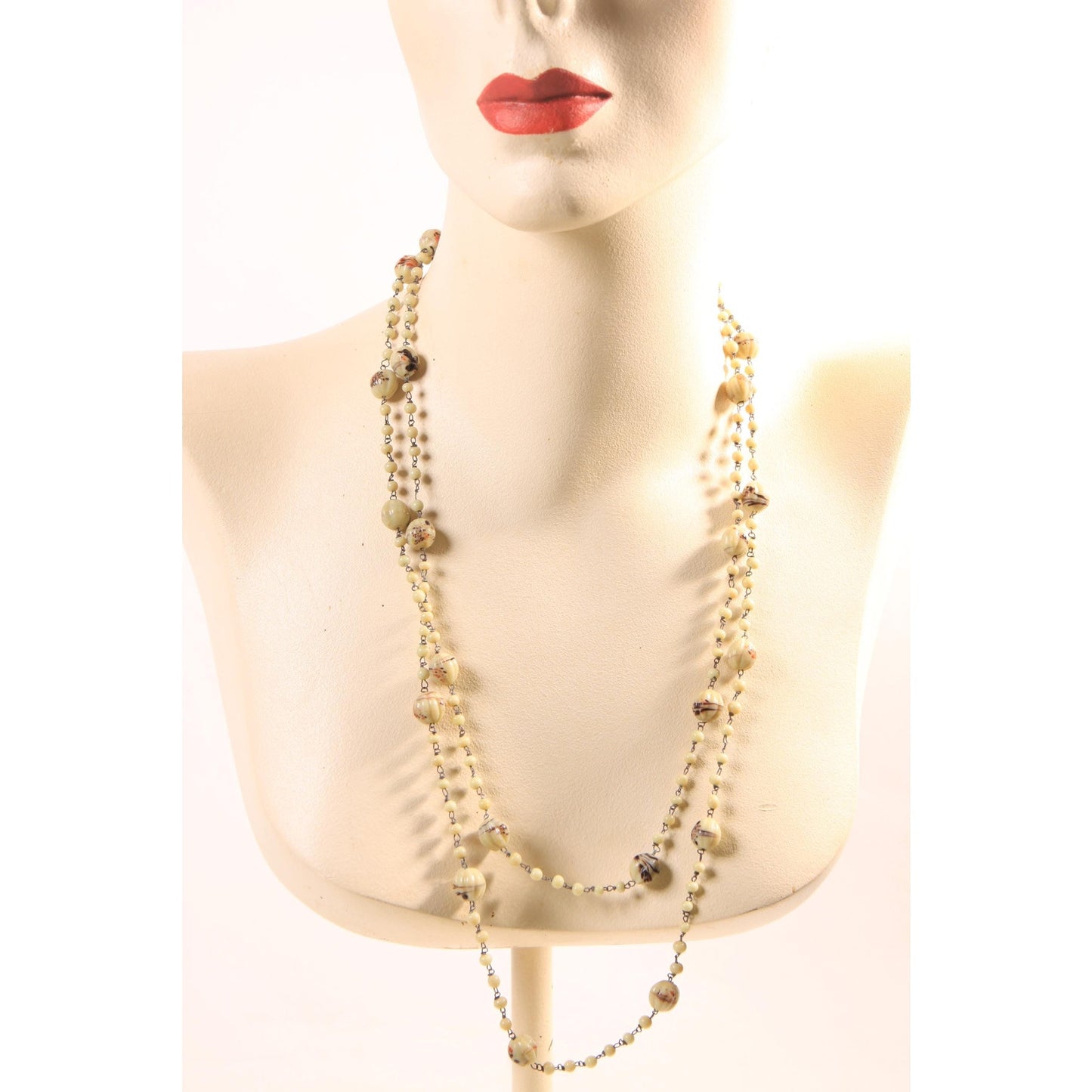 1920s Glass Beaded Cream and Brown Swirl Single Strand Necklace