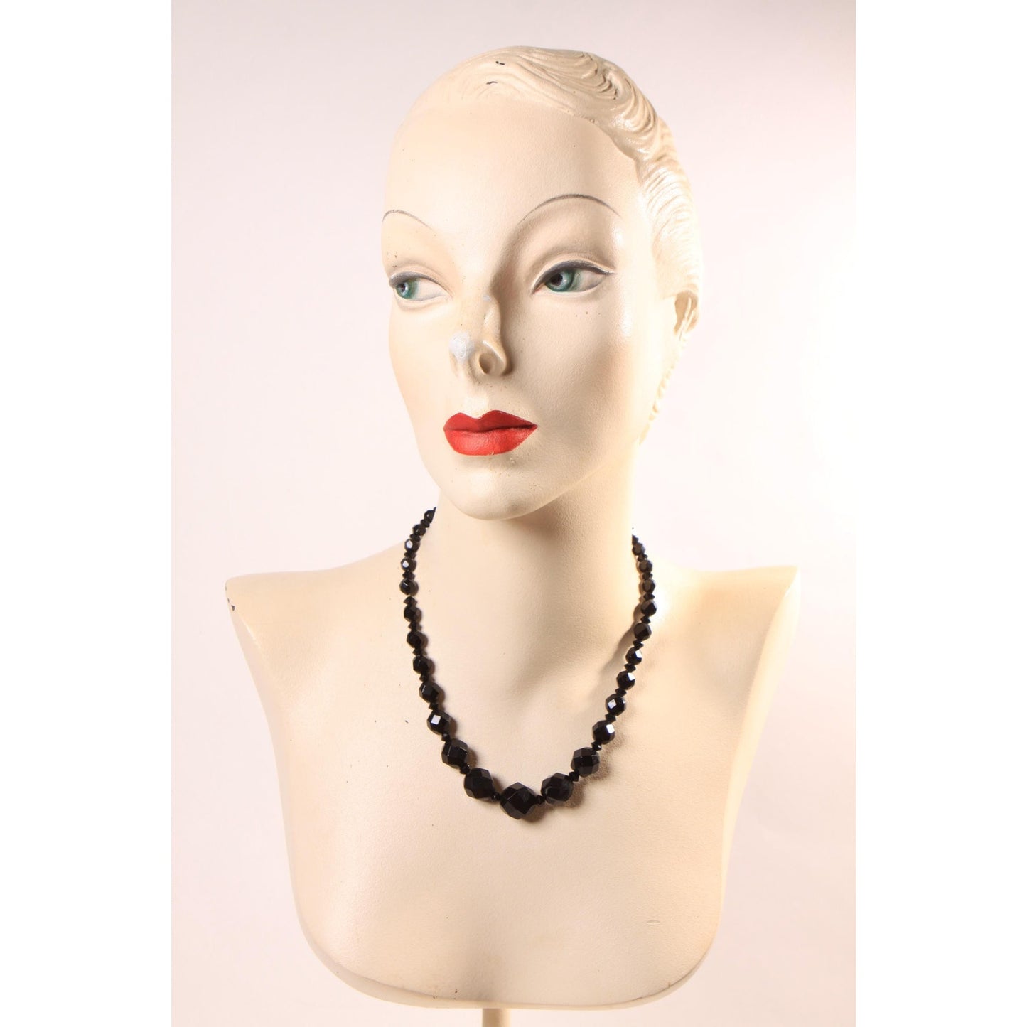 1950s 1960s Black Glass Faceted Beaded Graduated Necklace