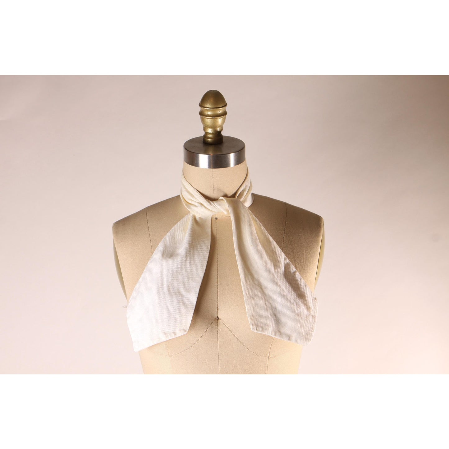 1960s White Oversize Bow Bowtie Collar Tie