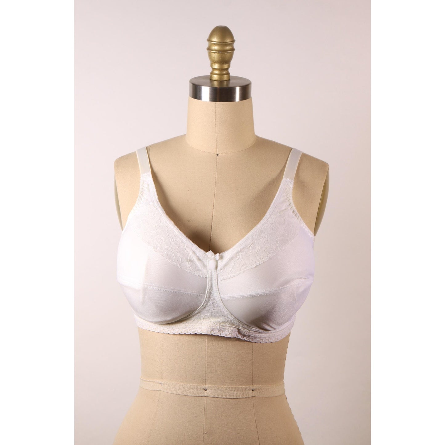 1970s White Floral Lace Trim Bow Detail Bra-40C