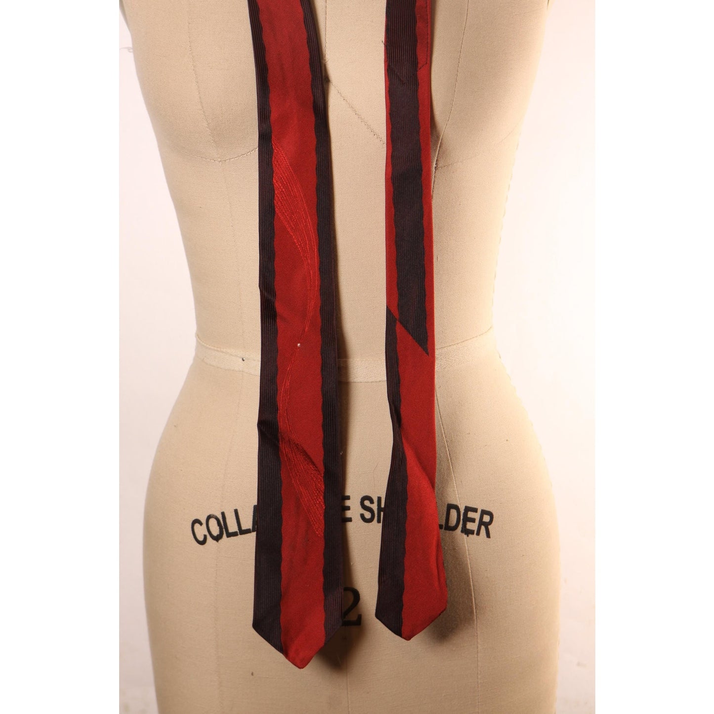 1950s Red and Black Abstract Silk Necktie Tie