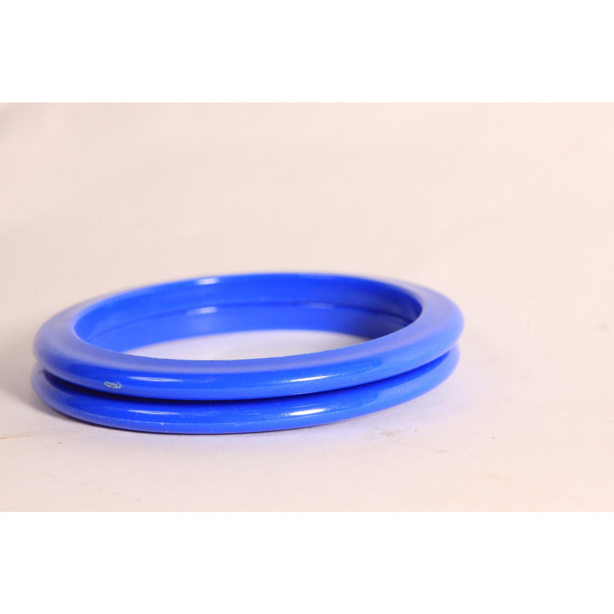1980s Blue Costume Jewelry Plastic Thin Bangle Bracelet