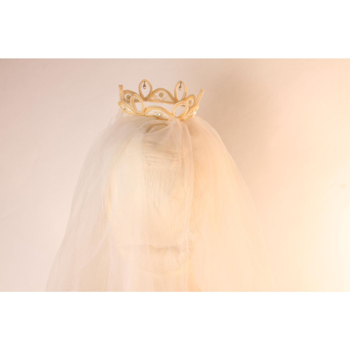 1940s 1950s White and Cream Small Crown Shaped Tiara Wedding Veil Hat