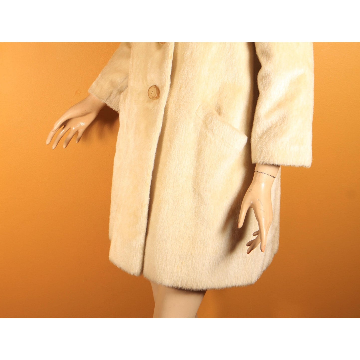 1960s Cream Faux Fur Fuzzy Long Sleeve with Mink Fur Trim Collar Coat by Junior-Aire -M-L