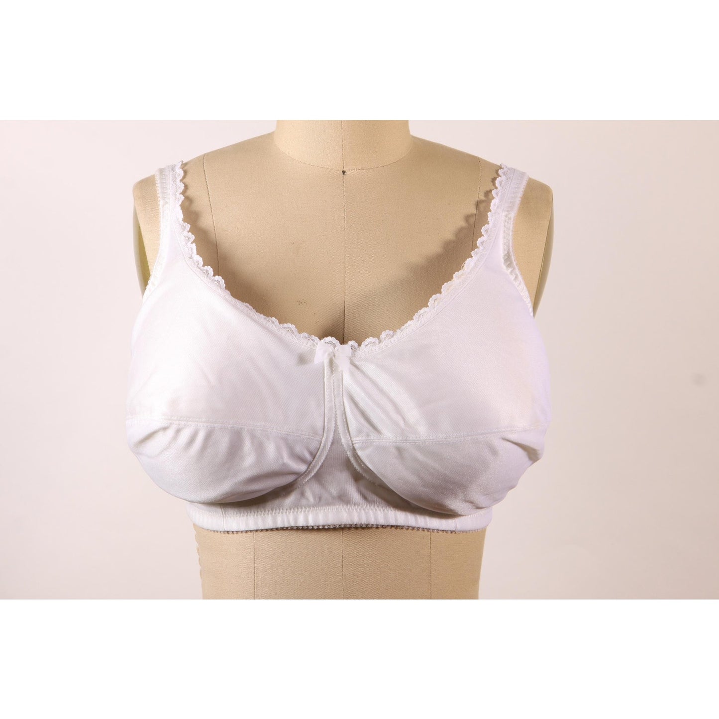 1980s White Lace Trim Bow Detail Bra by Classique-40DD