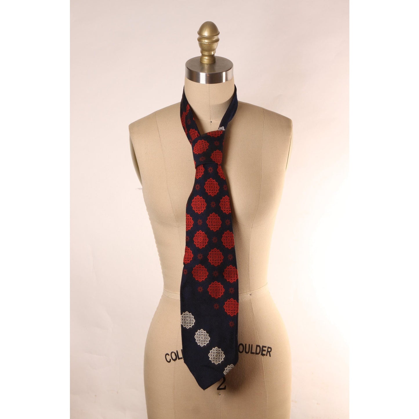 1970s Navy Blue, White and Red Patterned Wide Necktie Tie by Regal